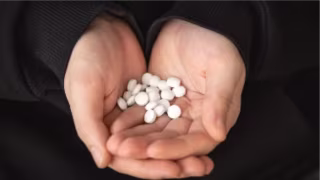 Clonazepam: calmante mais vendido no Brasil gera dependência silenciosa entre idosos