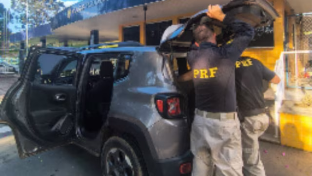 Motorista de 81 anos é preso por conduzir carro roubado em MG