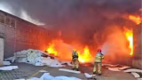 Vídeo: incêndio destrói fábrica de móveis em Ubá; explosões e gases tóxicos mobilizam Corpo de Bombeiros