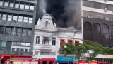 VÍDEO: Incêndio atinge casarões históricos e mobiliza equipes no Centro de Porto Alegre