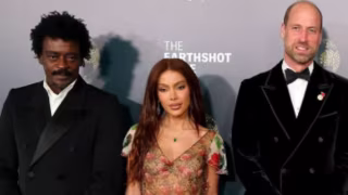 Look ousado de Anitta quebra protocolo em evento com príncipe William