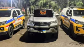 Veículo furtado em Belo Horizonte é recuperado na BR-381, em Ipatinga; motorista é preso