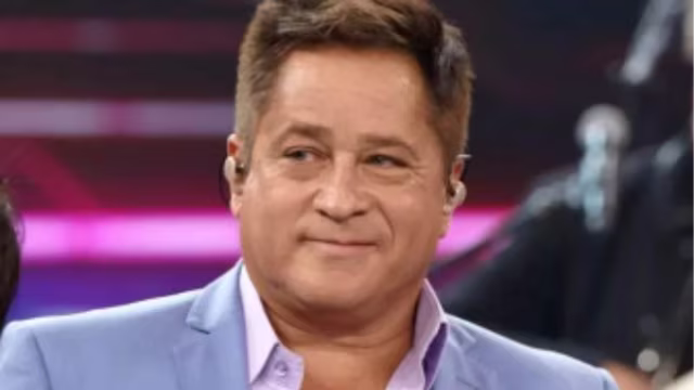 Em declaração bem-humorada, Leonardo revela uso diário de 'azulzinho' aos 62 anos