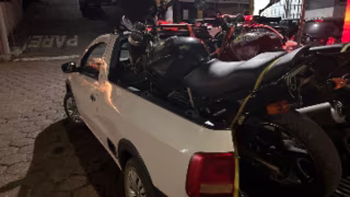 Motociclista foge da PM, cai e é preso com drogas em Rio Piracicaba