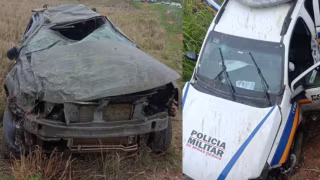Acidente entre viatura da PM e carro deixa cinco feridos na BR-259 em Governador Valadares
