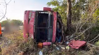 Ônibus tomba e deixa feridos na BR-230 em Axixá do Tocantins