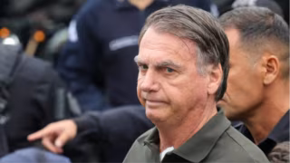 Mesmo preso e proibido de postar, Bolsonaro ganha 500 mil seguidores