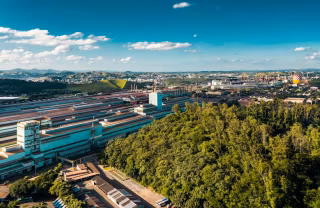 Usiminas abre inscrições para 340 vagas de estágio e aprendizagem