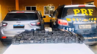 PRF apreende 112 kg de maconha e recupera carro de luxo roubado em Juiz de Fora