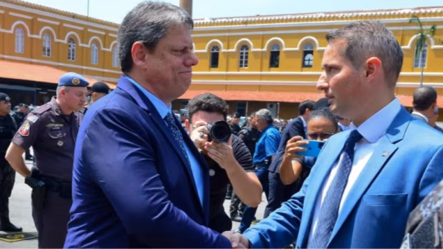 Policiais civis e militares de SP fazem protesto contra Tarcísio