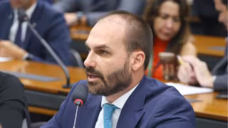 Moraes vota para tornar Eduardo Bolsonaro réu por tentativa de coação ao STF