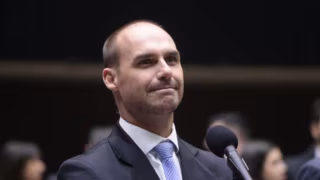 Eduardo Bolsonaro critica STF após virar réu por coação