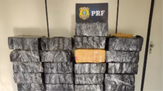 PRF apreende 572 kg de maconha e prende dois na BR-262 em MG