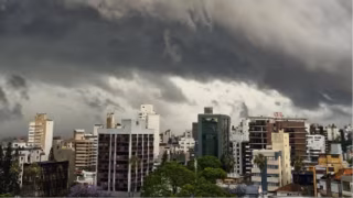 Após temporal no RS, moradores de Porto Alegre ficam 15 horas sem luz