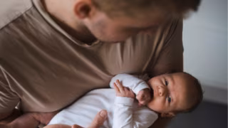 Câmara aprova ampliação da licença-paternidade para até 20 dias no Brasil