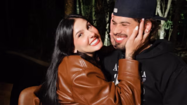 Ana Castela celebra 22 anos com festa animada em Londrina