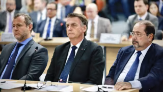 Defesa de Bolsonaro prepara novo recurso ao STF contra condenação de 27 anos