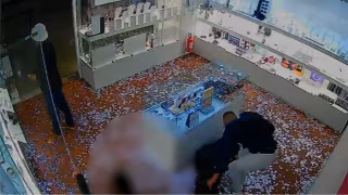 Dupla assalta joalheria em supermercado na Zona Sul de SP