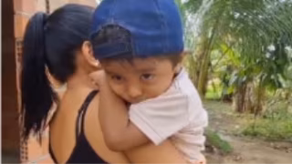 Menino de 2 anos que sobreviveu a engasgo morre após cair em fossa