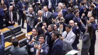 Câmara aprova texto-base de lei antifacção com penas mais duras e novas regras