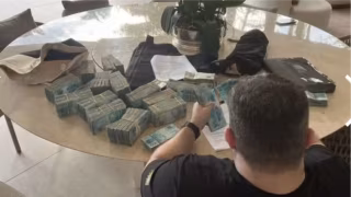 PF encontra R$ 1,6 milhão em dinheiro na casa de diretor do Banco Master em operação contra fraudes