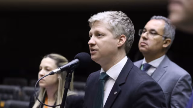 Câmara aprova fim do voto para presos provisórios e endurece leis contra crime organizado