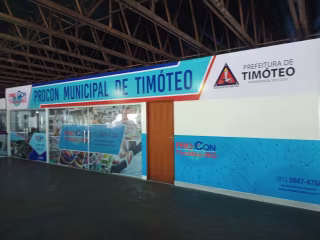 Procon de Timóteo promove ação na praça para orientar consumidores na Black Friday