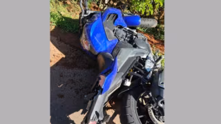 Adolescente de 17 anos é apreendido pilotando moto com placa levantada em João Monlevade