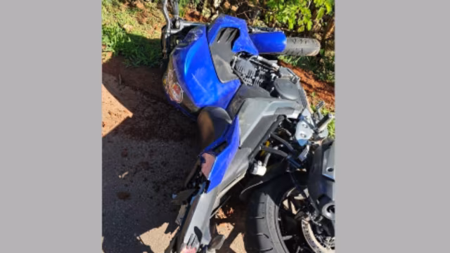 Adolescente de 17 anos é apreendido pilotando moto com placa levantada em João Monlevade