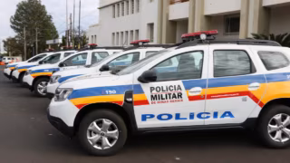 PM localiza barraco usado para tráfico e apreende drogas em Timóteo