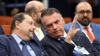 Defesa de Bolsonaro entrega exames ao STF e pede prisão domiciliar humanitária