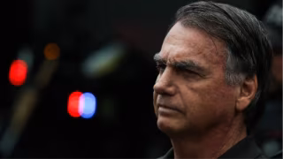 Alerta de violação leva à troca de tornozeleira de Bolsonaro horas antes da prisão