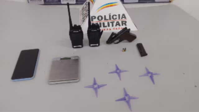 Homem é preso por posse ilegal de arma e suspeita de tráfico de drogas na zona rural de Itabira