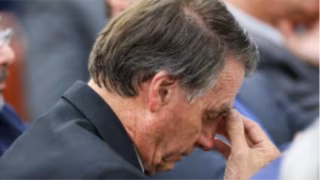 Levantamento aponta maioria de manifestações contrárias à prisão de Jair Bolsonaro nas redes sociais