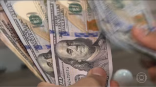 Dólar recua e Ibovespa avança em dia de foco na agenda política e fiscal