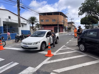Blitzes educativas reforçam segurança de pedestres em Timóteo