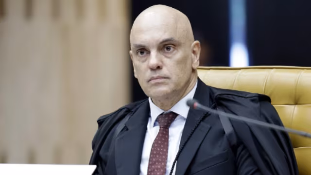 Moraes cita prisão de Lula para manter Bolsonaro na PF em sala de Estado-Maior
