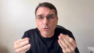 Flávio Bolsonaro denuncia vaquinha falsa com áudio gerado por inteligência artificial