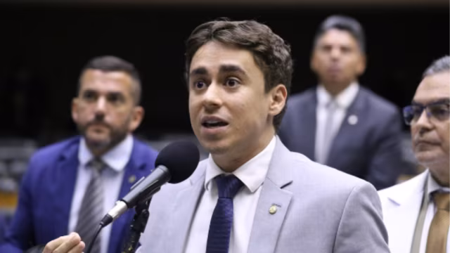 PSOL pede quebra de sigilo de Nikolas Ferreira após uso de celular em visita a Bolsonaro