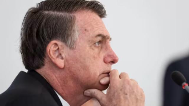 PL mantém salário de Bolsonaro na prisão, mas corta pagamento após condenação final no STF