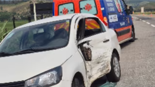 Colisão entre veículos deixa ferido na BR-262 em São Domingos do Prata