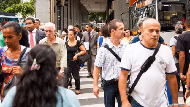 Expectativa de vida no Brasil chega a 76,6 anos em 2024, aponta IBGE