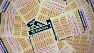 Mega-Sena pode pagar R$ 27 milhões neste sábado, apostas ainda podem ser feitas