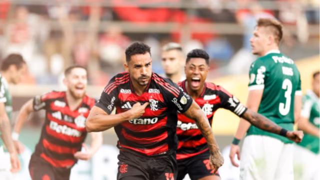 Flamengo vence Palmeiras no Monumental e conquista tetracampeonato da Libertadores