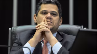 Alcolumbre eleva tom contra governo Lula após indicação de Jorge Messias ao STF