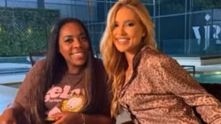 Virginia Fonseca desfila com sogra em minidesfile da Grande Rio na Cidade do Samba