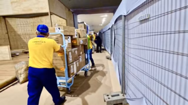 Papai Noel dos Correios: veja como adotar uma cartinha e fazer a alegria de uma criança