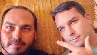 Carlos Bolsonaro sai em defesa de Flávio e amplia crise com Michelle no PL do Ceará