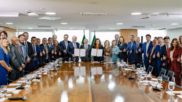 Lula envia ao Congresso projeto que reestrutura carreiras e cria novos cargos no Executivo