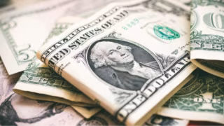 Dólar recua e Ibovespa opera sob impacto de agenda econômica carregada